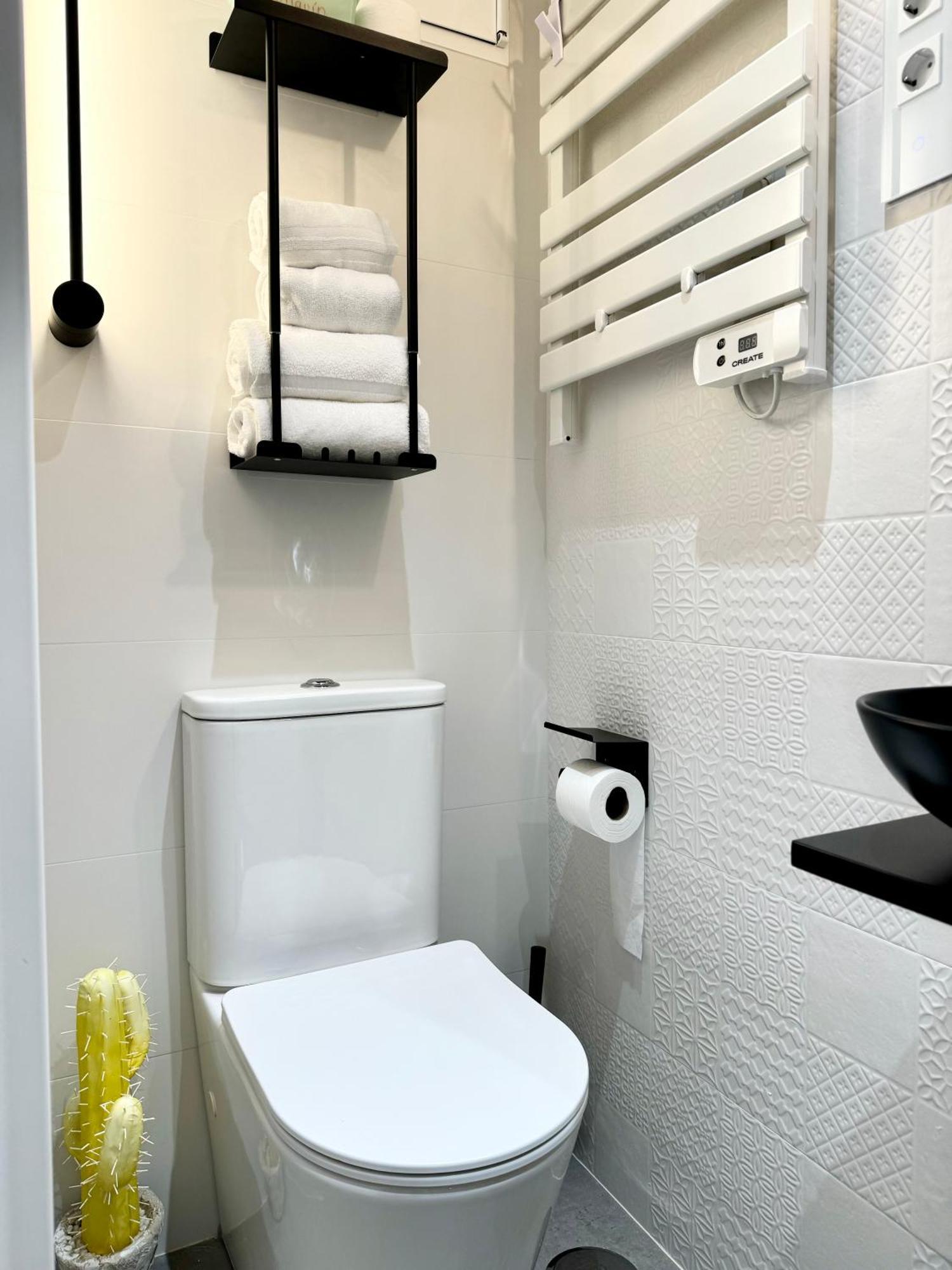 Luxury Flat City Center Full Equipe Non Touristic * Madryt