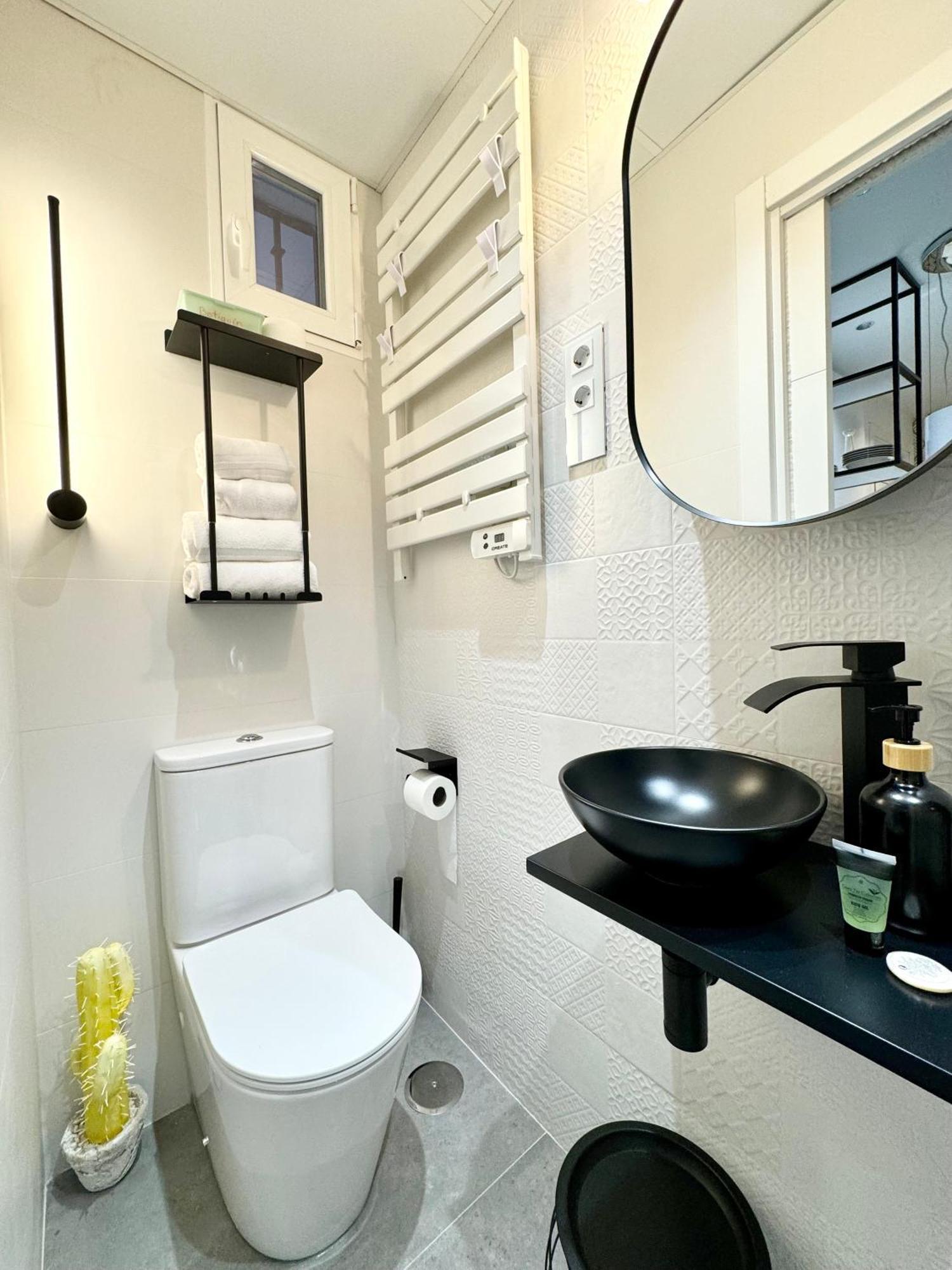 Luxury Flat Center & Parking Free Non Touristic Apartment *