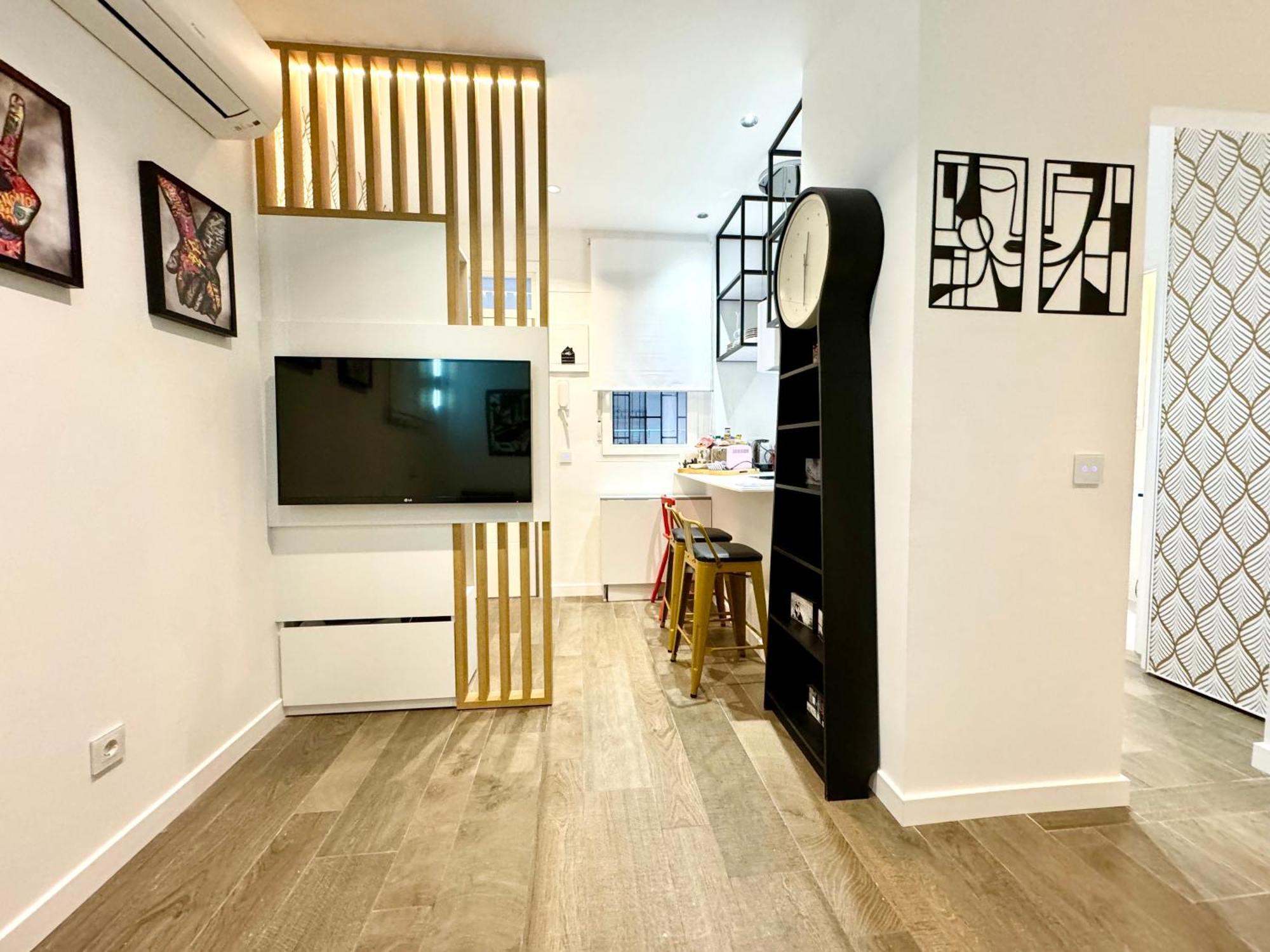 Luxury Flat Center & Parking Free Non Touristic Apartment